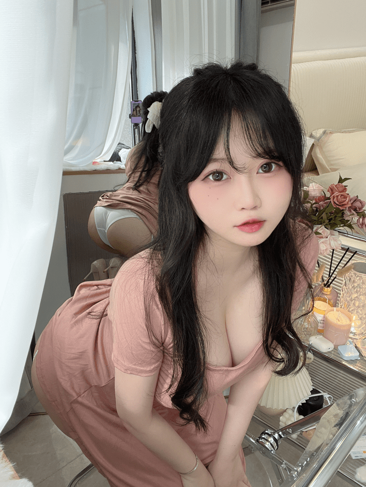 是依酱吖 丰满诱人写真作品套图合集[持续更新2026.05.07]-玩偶屋